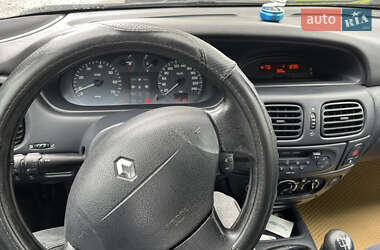 Седан Renault Megane 2002 в 
