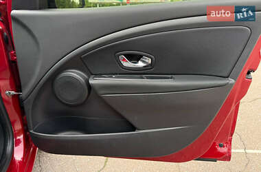 Хэтчбек Renault Megane 2014 в 