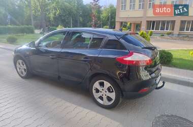 Хэтчбек Renault Megane 2012 в 