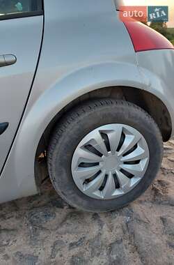 Хэтчбек Renault Megane 2005 в 