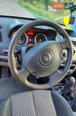 Хэтчбек Renault Megane 2005 в 