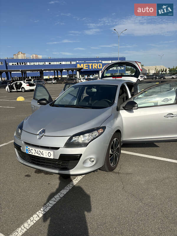 Хэтчбек Renault Megane 2011 в 