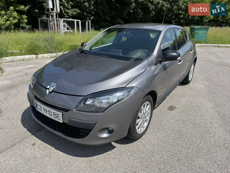 Хэтчбек Renault Megane 2011 в 