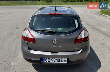 Хэтчбек Renault Megane 2011 в 