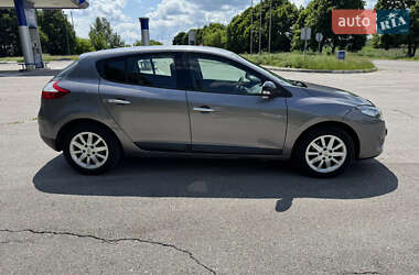 Хэтчбек Renault Megane 2011 в 