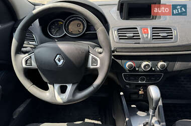 Хэтчбек Renault Megane 2011 в 