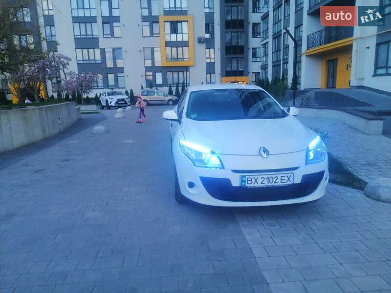 Хетчбек Renault Megane 2011 в 