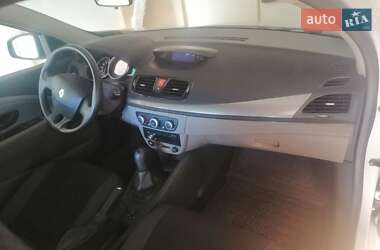 Хетчбек Renault Megane 2011 в 