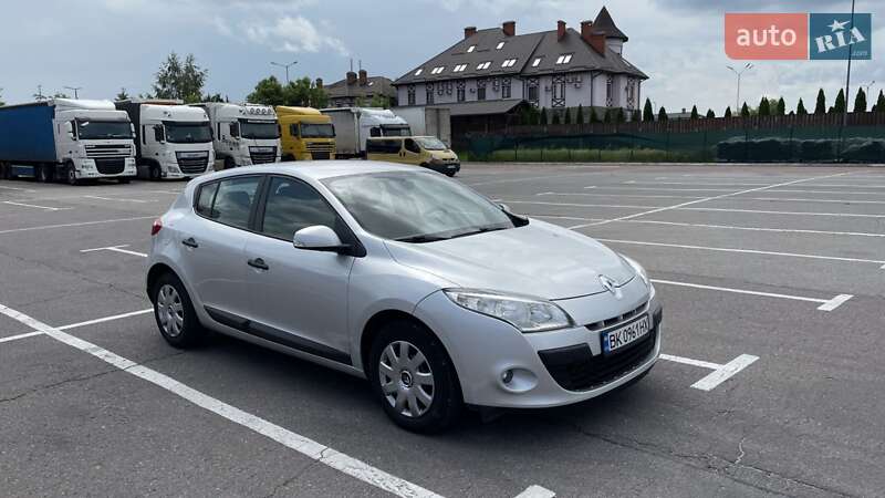 Хетчбек Renault Megane 2011 в 