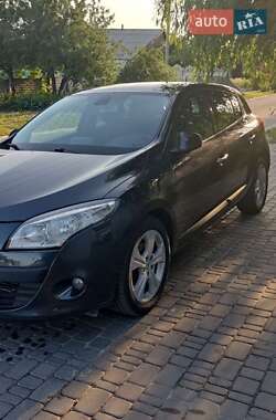 Хэтчбек Renault Megane 2012 в 