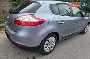 Хэтчбек Renault Megane 2010 в 