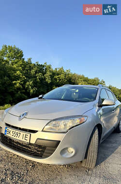 Универсал Renault Megane 2011 в Остроге