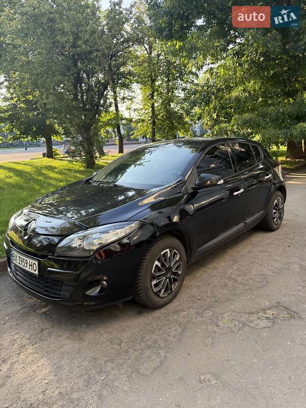 Хэтчбек Renault Megane 2011 в 