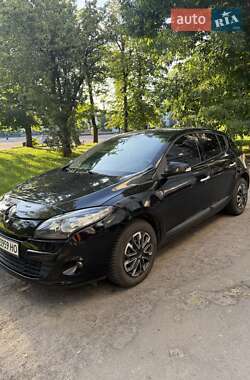 Хэтчбек Renault Megane 2011 в 