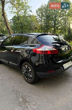 Хэтчбек Renault Megane 2011 в 