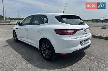 Хэтчбек Renault Megane 2016 в 