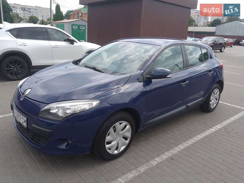 Хетчбек Renault Megane 2010 в 