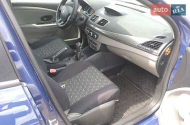 Хетчбек Renault Megane 2010 в 