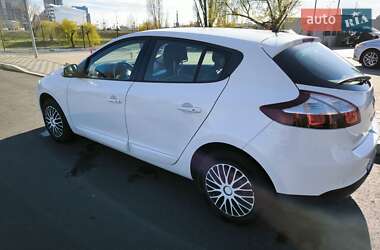 Хэтчбек Renault Megane 2015 в 