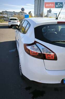 Хэтчбек Renault Megane 2015 в 