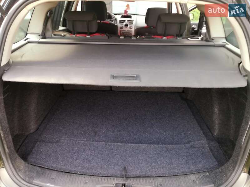 Универсал Renault Megane 2004 в Новояворовске