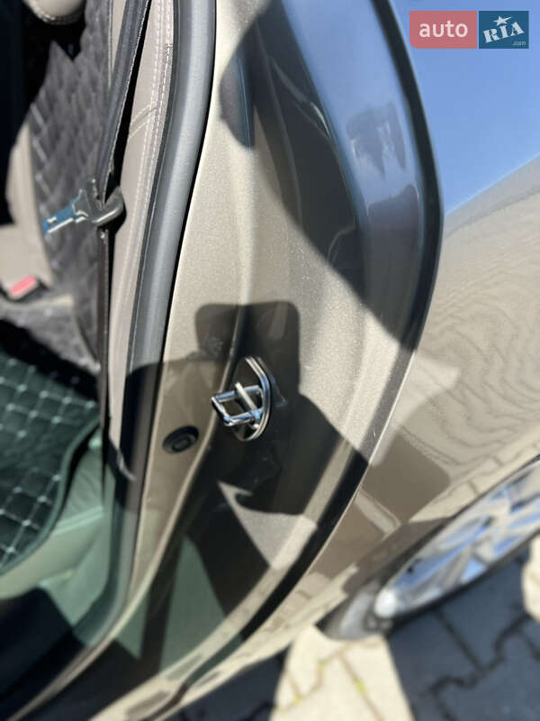 Хэтчбек Renault Megane 2012 в Новоселице