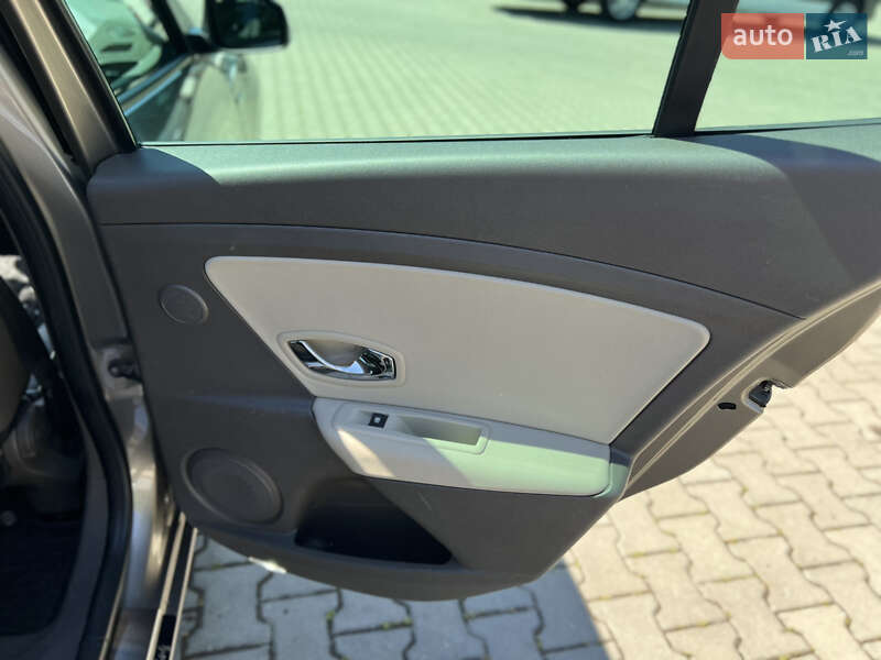 Хэтчбек Renault Megane 2012 в Новоселице