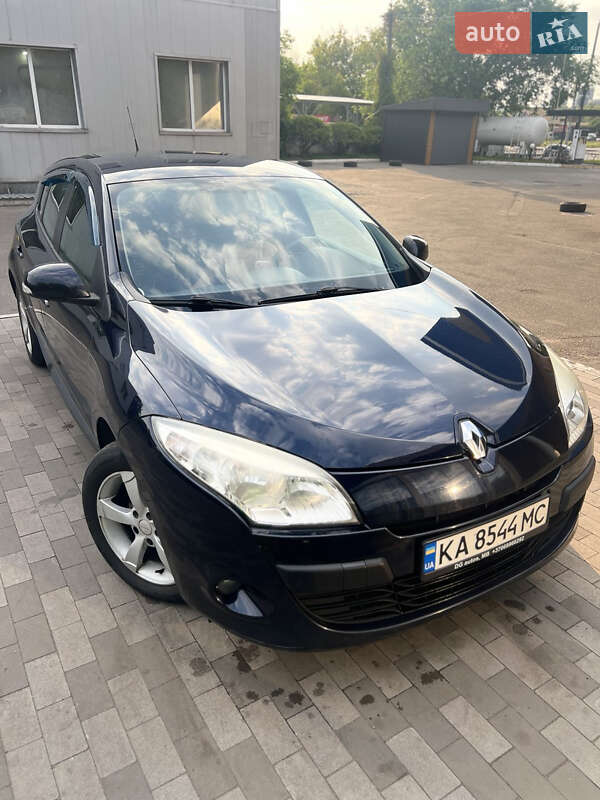 Хэтчбек Renault Megane 2010 в 