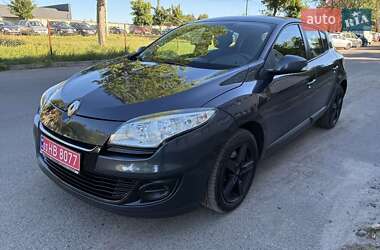 Хэтчбек Renault Megane 2012 в 