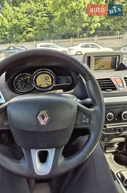 Хэтчбек Renault Megane 2011 в 