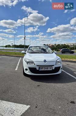 Хэтчбек Renault Megane 2011 в 