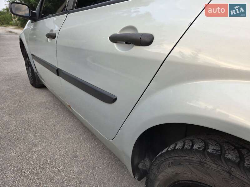 Седан Renault Megane 2004 в Каменском