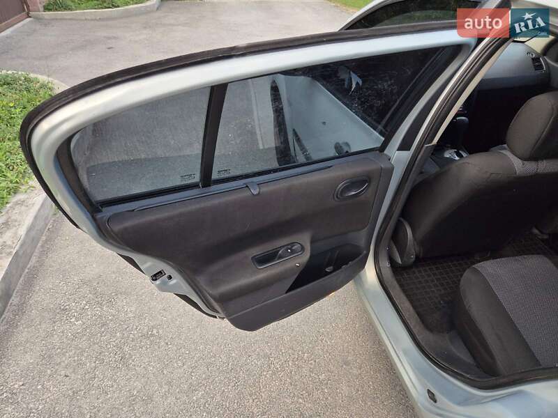 Седан Renault Megane 2004 в Каменском