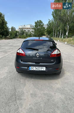 Хэтчбек Renault Megane 2012 в 