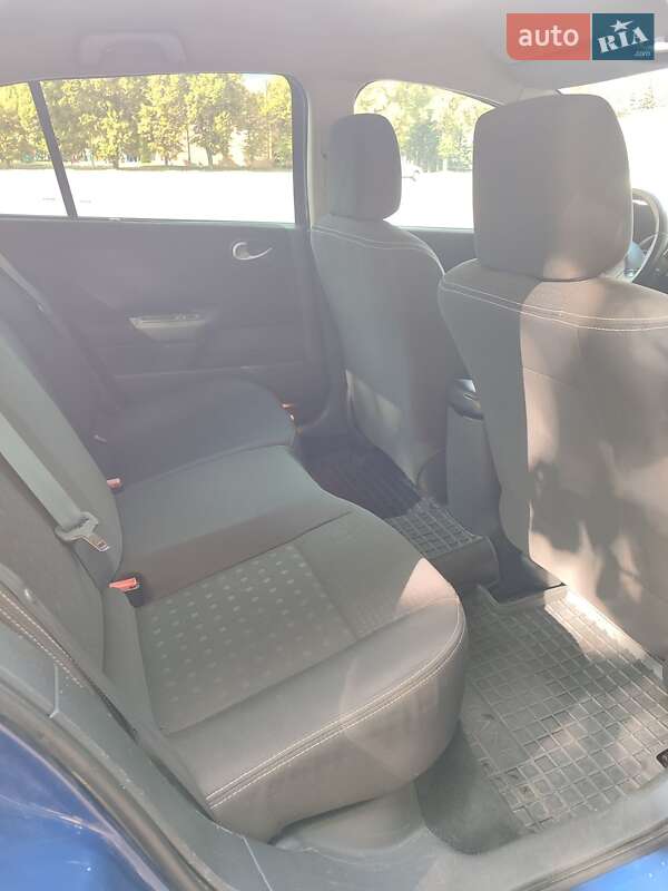Седан Renault Megane 2005 в Лозовой