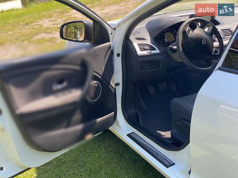 Універсал Renault Megane 2011 в Радивиліві фото 15 Універсал Renault Megane 2011 в Радивиліві