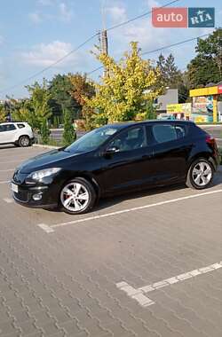 Хэтчбек Renault Megane 2012 в 