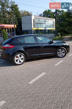 Хэтчбек Renault Megane 2012 в 