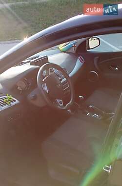 Хэтчбек Renault Megane 2012 в 
