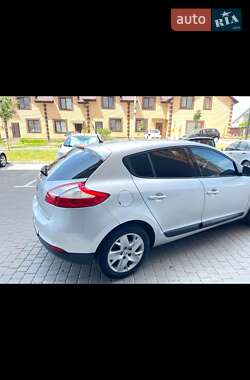 Хэтчбек Renault Megane 2011 в 