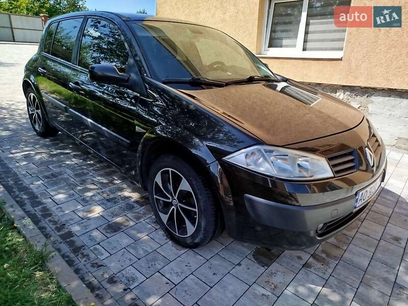 Хэтчбек Renault Megane 2005 в 
