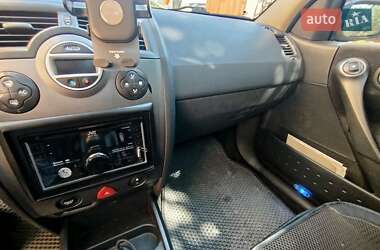 Хэтчбек Renault Megane 2005 в 
