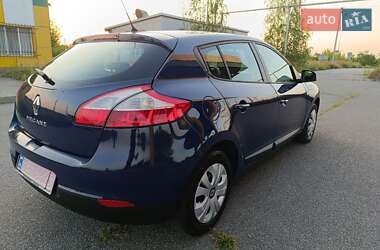 Хэтчбек Renault Megane 2010 в 