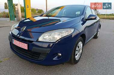 Хэтчбек Renault Megane 2010 в 
