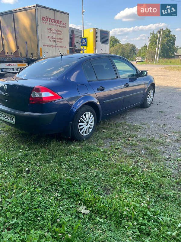 Седан Renault Megane 2003 в Городке