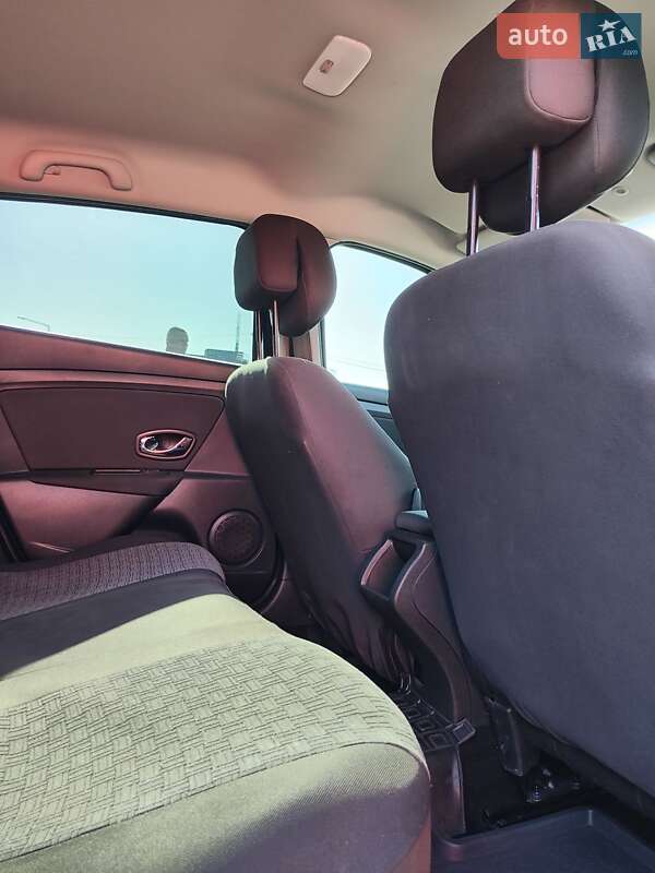 Універсал Renault Megane 2012 в Новояворівську