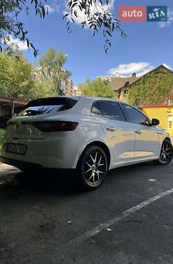 Хэтчбек Renault Megane 2016 в 