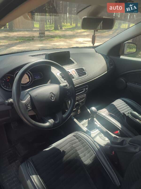 Хэтчбек Renault Megane 2010 в Ахтырке фото 13 Хэтчбек Renault Megane 2010 в Ахтырке