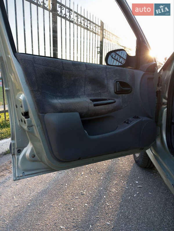 Седан Renault Megane 2001 в Киеве фото 9 Седан Renault Megane 2001 в Киеве