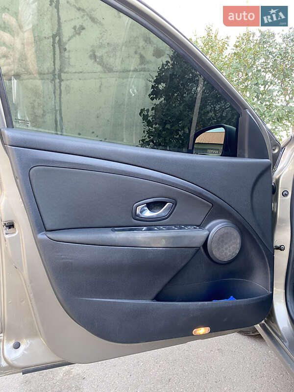 Универсал Renault Megane 2010 в Баштанке фото 31 Универсал Renault Megane 2010 в Баштанке